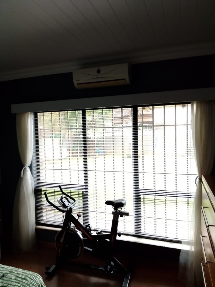 5 Bedroom Property for Sale in Lourenspark North West